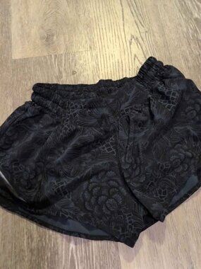 Lululemon Hotty Hot Short Size 4